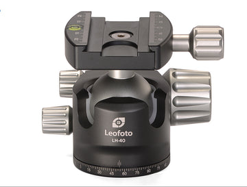 Leofoto LH-40 ball head with quick release plate attached to DSLR
360° pan lock and friction control knob on Leofoto LH-40